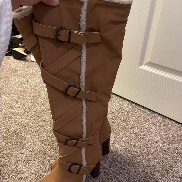 Boots ! - Picture 3 of 7